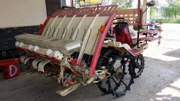 รถปลูกข้าวนั่งขับ YANMAR   RR650  ดำนา 6 แถว  พร้อมกล่องหยอดปุ๋ยด้านท้าย  เก่าญี่ปุ่น สภาพสวย