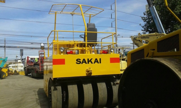 ขายด่วนรถบดล้อยาง9ล้อ SAKAI TS150 ยางใหม่ พร้อมใช้งาน เล่มทะเบียน