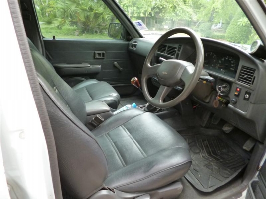 TOYOTA สี่ประตูโรงงานแท้ ขาย 82000 บาทครับ TOYOTA สี่ประตูโรงงานแท้ ขาย 82000 บาทครับ