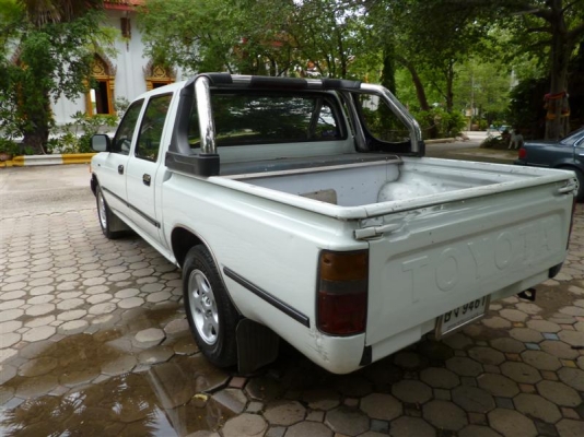 TOYOTA สี่ประตูโรงงานแท้ ขาย 82000 บาทครับ TOYOTA สี่ประตูโรงงานแท้ ขาย 82000 บาทครับ