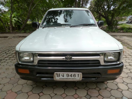 TOYOTA สี่ประตูโรงงานแท้ ขาย 82000 บาทครับ TOYOTA สี่ประตูโรงงานแท้ ขาย 82000 บาทครับ