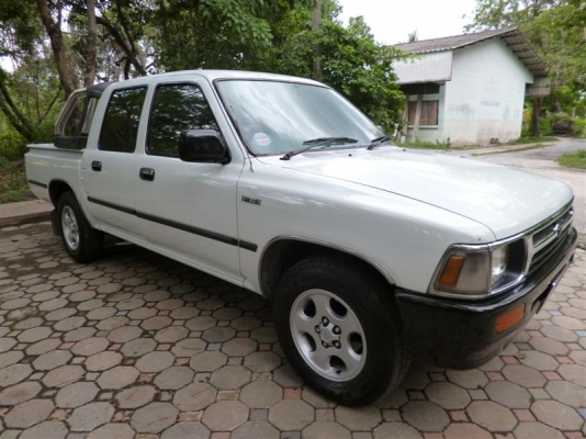 TOYOTA สี่ประตูโรงงานแท้ ขาย 82000 บาทครับ TOYOTA สี่ประตูโรงงานแท้ ขาย 82000 บาทครับ