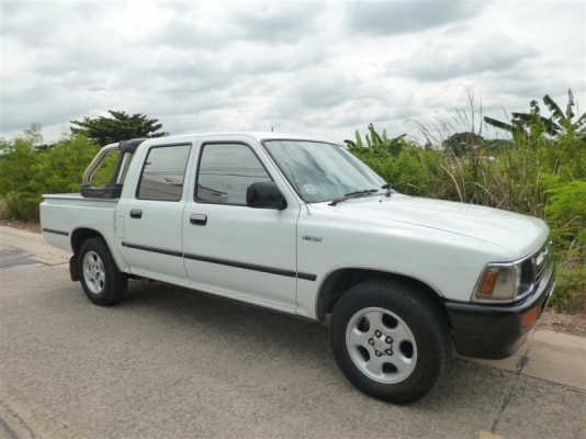 TOYOTA สี่ประตูโรงงานแท้ ขาย 82000 บาทครับ TOYOTA สี่ประตูโรงงานแท้ ขาย 82000 บาทครับ