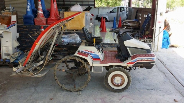 รถปลูกข้าวนั่งขับ MITSUBISHI  รุ่น MPR55H เก่าญี่ปุ่น  ดำนา 5 แถว สภาพสวย เครื่องยนต์ติดง่าย สภาพสวยพร้อมใช้งาน