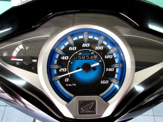 wave 125 i สีดำ อมตะสีนิยม ( สต๊าทมือ ) รถเดือน ธันวาคม ปี 57 ไมล์ 5 พันโล ยางหน้าหลังใหม่ แถม 3 รายการ 37900