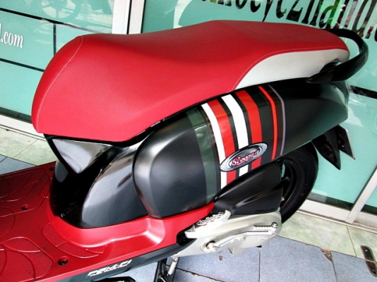 scoopy i สีดำด้าน ลายใหม่ล่าสุดโฉมปัจจุบัญ ล้อแมกซ์ ตัวท๊อปสุด รถเดือน กุมภาพันธ์ ปี 58 ไมล์ 1 พันโล  แถม 4 รายการ 42900
