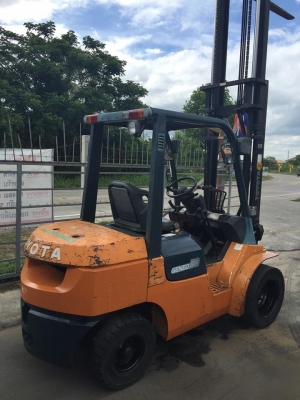 ขาย ฟอล์คลิฟต์ 3 ตัน TOYOTA 7FD30 รถเก่านำเข้าจากญี่ปุ่น เสา 4 เมตร