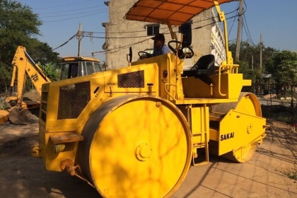 ขายด่วนรถบด3ล้อเหล็ก SAKAI R2 พร้อมใช้งาน เล่มทะเบียน