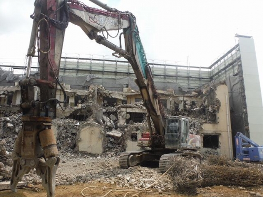 วันนี้มีสินค้าใหม่มาเสนอครับ รถขุดถอนอาคาร