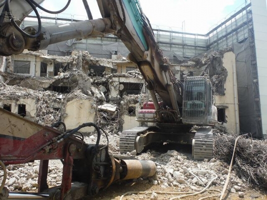 วันนี้มีสินค้าใหม่มาเสนอครับ รถขุดถอนอาคาร