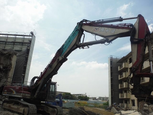 วันนี้มีสินค้าใหม่มาเสนอครับ รถขุดถอนอาคาร