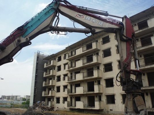 วันนี้มีสินค้าใหม่มาเสนอครับ รถขุดถอนอาคาร