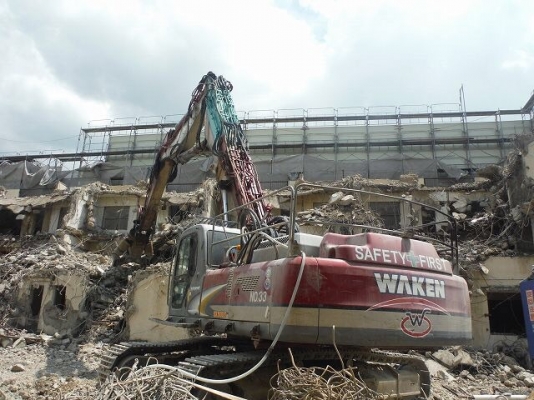 วันนี้มีสินค้าใหม่มาเสนอครับ รถขุดถอนอาคาร