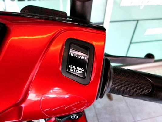 CLICK 125 i รุ่นท๊อปสุด id lingstop combibrake สีดำแดง รถเดือน พ.ค.ปี56 ไมล์ 8 พันโล แถม 3 รายการ 37900