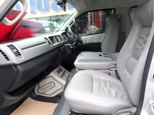 **สวยสุดๆ**COMMUTER ปี2010 D4D แต่งเต็มทั้งคัน แสงสีเสียงจัดเต็ม ราคา859,000 สนใจโทรติดต่อด่วน 087-775-8887