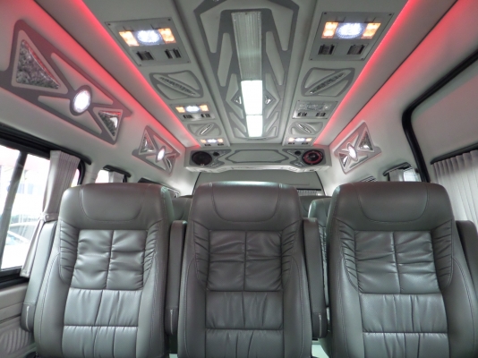 **สวยสุดๆ**COMMUTER ปี2010 D4D แต่งเต็มทั้งคัน แสงสีเสียงจัดเต็ม ราคา859,000 สนใจโทรติดต่อด่วน 087-775-8887