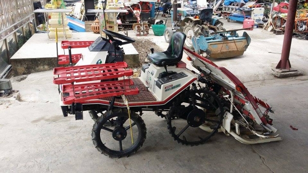 รถปลูกข้าวนั่งขับ YANMAR  RR40  (2) ดำนา 4 แถว   เก่าญี่ปุ่น สภาพสวย เครื่องยนต์ติดง่าย สภาพพร้อมใช้งาน ไม่เคยใช้งานในไทย