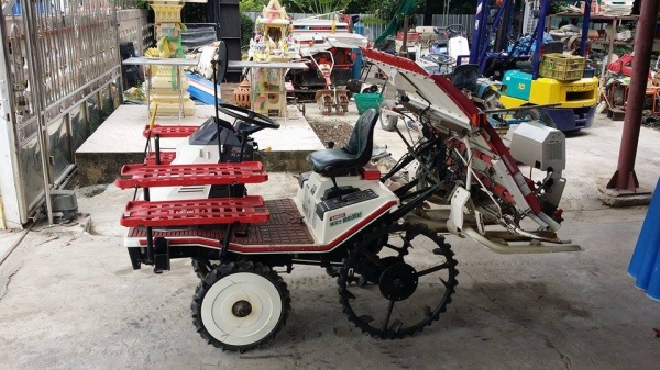 รถปลูกข้าวนั่งขับ YANMAR  RR40  (1) ดำนา 4 แถว  พร้อมกล่องหยอดปุ๋ยน้ำด้านท้าย  เก่าญี่ปุ่น สภาพสวย