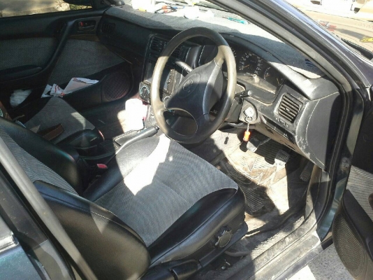 ขายครับรถโตโยต้าโคโลน่ารถผู้หญิงใช้ครับสภาพดีมาก