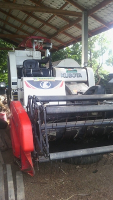 ขายรถเกี่ยวคูโบต้า DC-70 รองกระสอบ พร้อมใช้งาน  ไช้งานน้อย790 ชั่วโมง