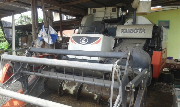 ขาย *600000*รถเกี่ยวข้าว DC70 อุ้ม พร้อมใช้ ใช้งาน ปีเดียว ขาย *600000*รถเกี่ยวข้าว DC70 อุ้ม พร้อมใช้ ใช้งาน ปีเดียว