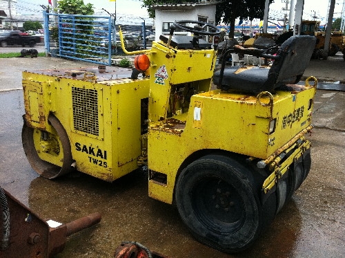 รถบด SAKAI รุ่น TW25 S/N 10XXX  บจก.สหสินอีควิปเม้นท์ โทร.081-5851880, 02-5168100-1 www.sahasinequipment.com