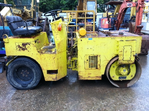 รถบด SAKAI รุ่น TW25 S/N 10XXX บจก.สหสินอีควิปเม้นท์ โทร.081-5851880, 02-5168100-1 www.sahasinequipment.com รถบด SAKAI รุ่น TW25 S/N 10XXX บจก.สหสินอีควิปเม้นท์ โทร.081-5851880, 02-5168100-1 www.sahasinequipment.com