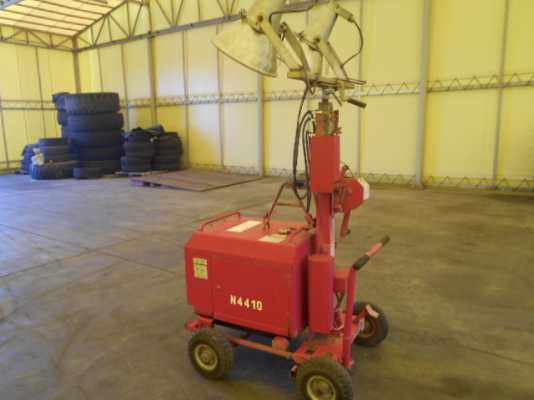 โคมไฟ พร้อมเครื่องปั่นไฟ FUJIJUKO	 SGU425W-III