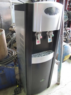ขายตู้น้ำดื่มของใหม่เก่าเก็บ ใช้ได้ทั้งน้ำร้อนและเย็น
