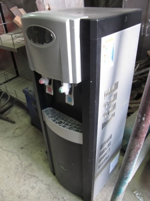 ขายตู้น้ำดื่มของใหม่เก่าเก็บ ใช้ได้ทั้งน้ำร้อนและเย็น