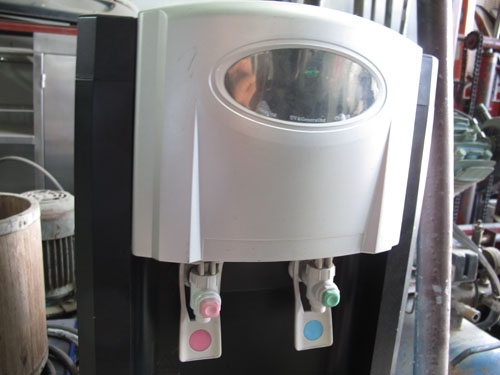 ขายตู้น้ำดื่มของใหม่เก่าเก็บ ใช้ได้ทั้งน้ำร้อนและเย็น