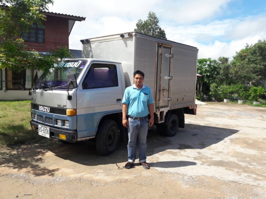 รถบรรทุก 6 ล้อ ISUZU ELF ตู้บรรทุก