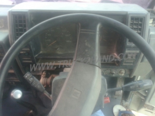 รถบรรทุก 6 ล้อ ISUZU ELF ตู้บรรทุก