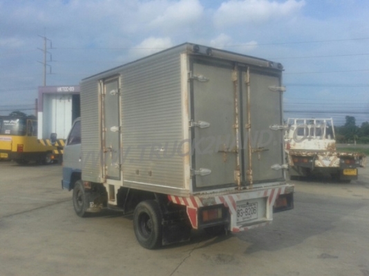 รถบรรทุก 6 ล้อ ISUZU ELF ตู้บรรทุก