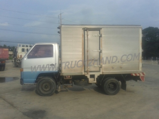 รถบรรทุก 6 ล้อ ISUZU ELF ตู้บรรทุก
