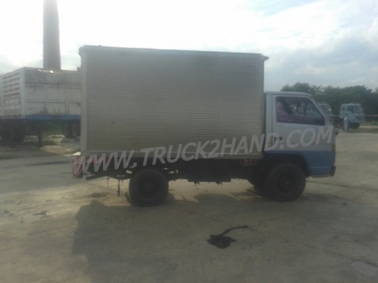รถบรรทุก 6 ล้อ ISUZU ELF ตู้บรรทุก