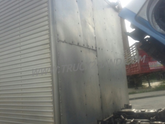 รถบรรทุก 6 ล้อ ISUZU ELF ตู้บรรทุก