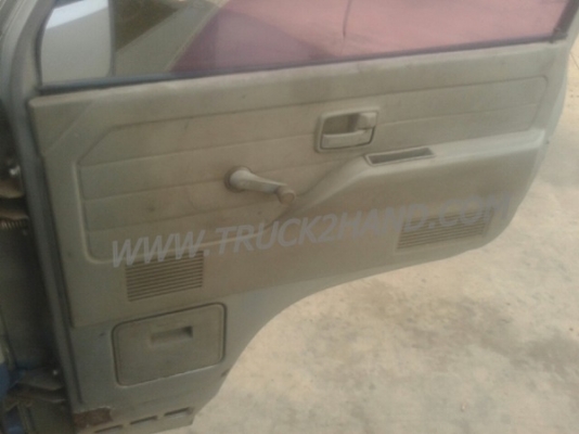 รถบรรทุก 6 ล้อ ISUZU ELF ตู้บรรทุก