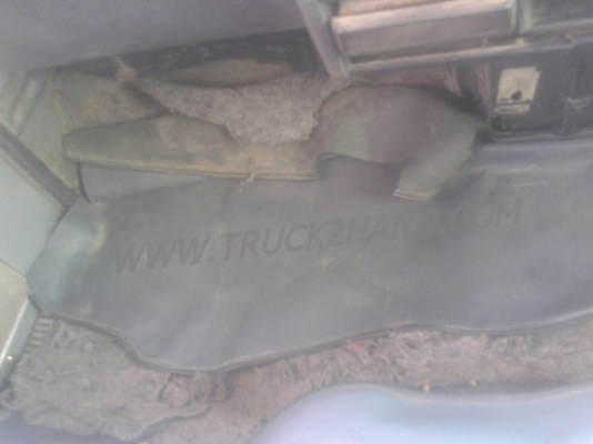 รถบรรทุก 6 ล้อ ISUZU ELF ตู้บรรทุก