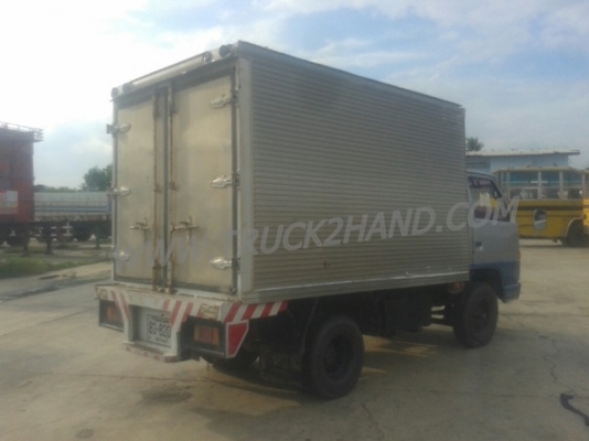 รถบรรทุก 6 ล้อ ISUZU ELF ตู้บรรทุก