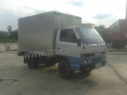 รถบรรทุก 6 ล้อ ISUZU ELF ตู้บรรทุก