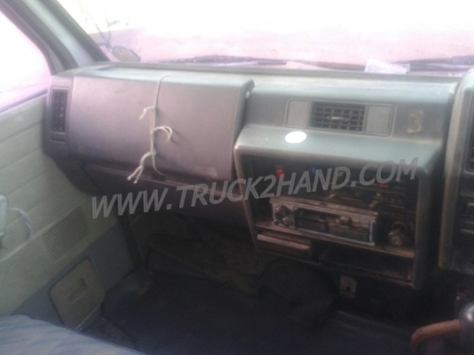 รถบรรทุก 6 ล้อ ISUZU ELF ตู้บรรทุก