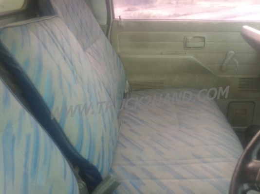 รถบรรทุก 6 ล้อ ISUZU ELF ตู้บรรทุก