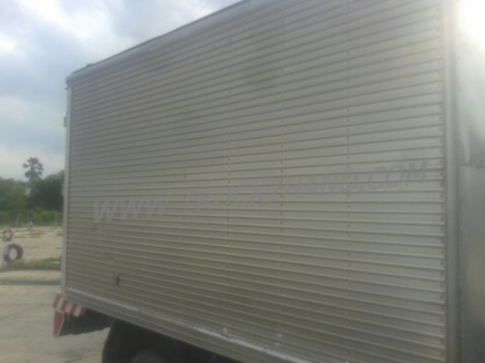 รถบรรทุก 6 ล้อ ISUZU ELF ตู้บรรทุก