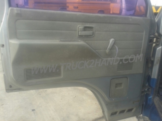 รถบรรทุก 6 ล้อ ISUZU ELF ตู้บรรทุก