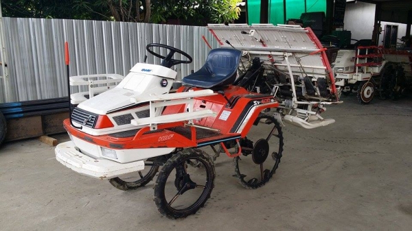 รถปลูกข้าวนั่งขับ KUBOTA รุ่น S1-400R (NODA) เก่าญี่ปุ่น พร้อมกล่องหยอดปุ๋ยด้านท้าย ดำนา 4 แถว สภาพสวย