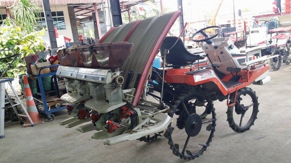 รถปลูกข้าวนั่งขับ KUBOTA รุ่น S1-400R (NODA) เก่าญี่ปุ่น พร้อมกล่องหยอดปุ๋ยด้านท้าย ดำนา 4 แถว สภาพสวย