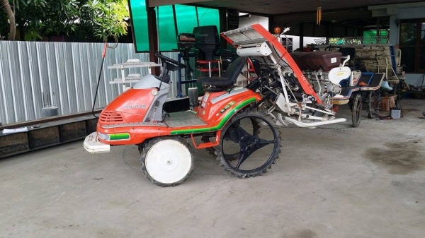 รถปลูกข้าวนั่งขับ HINOMOTO รุ่น HP-A45  ดำนา 4 แถว  พร้อมกล่องหยอดปุ๋ยด้านท้าย  เก่าญี่ปุ่น สภาพสวย