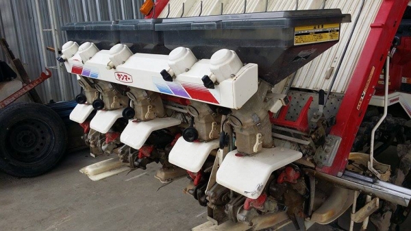 รถปลูกข้าวนั่งขับ YANMAR รุ่น RR550  ดำนา 5 แถว  พร้อมกล่องหยอดปุ๋ยด้านท้าย  เก่าญี่ปุ่น สภาพสวย