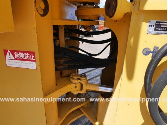 รถตัก KOMATSU รุ่น WA200-1 S/N 30820 นำเข้า สภาพดี บจก.สหสินอีควิปเม้นท์ โทร.081-5851880, 02-5168100-1 www.sahasinequipment.com รถตัก KOMATSU รุ่น WA200-1 S/N 30820 นำเข้า สภาพดี บจก.สหสินอีควิปเม้นท์ โทร.081-5851880, 02-5168100-1 www.sahasinequipment.com